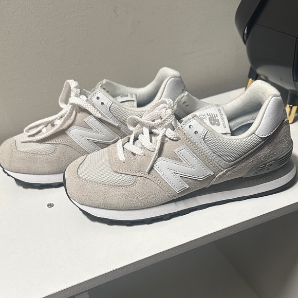 New Balance classic 574 Light Gray and White Sneakers - Picture 1 of 3